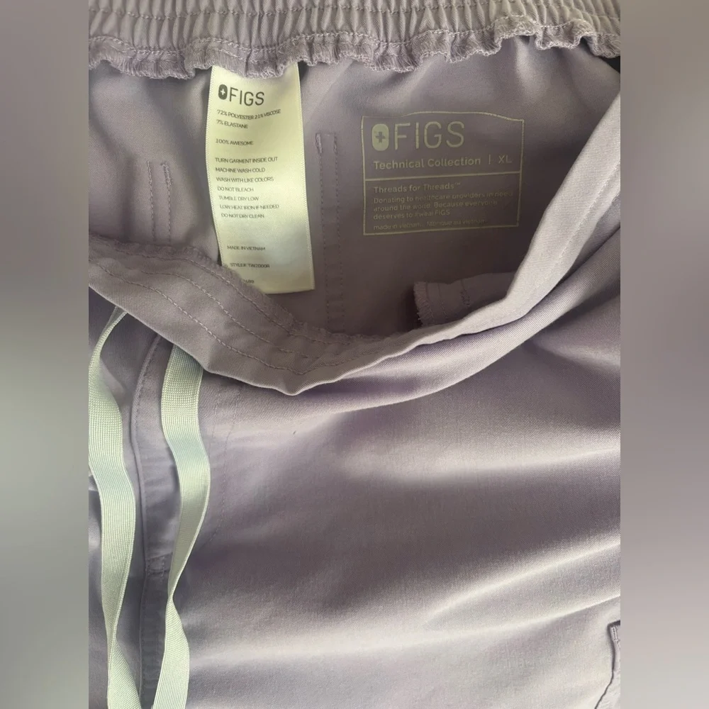 Figs Women's Lavender Dew Scrub Set - TECHNICAL COLLECTION - Picture 2 of 11